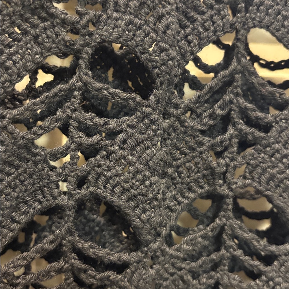 Crocheted top - Picture 2 of 3